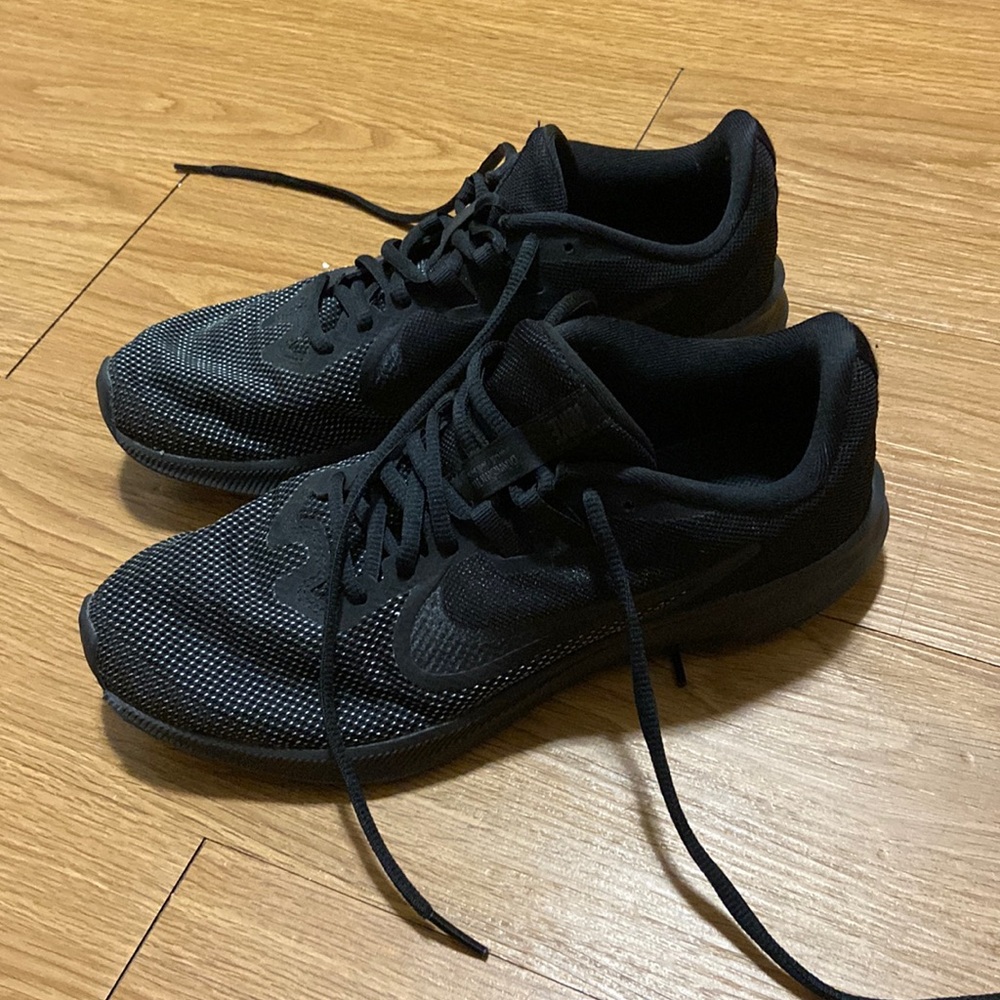 Nike women’s downshifter size 9 1/2, all black. Worn once